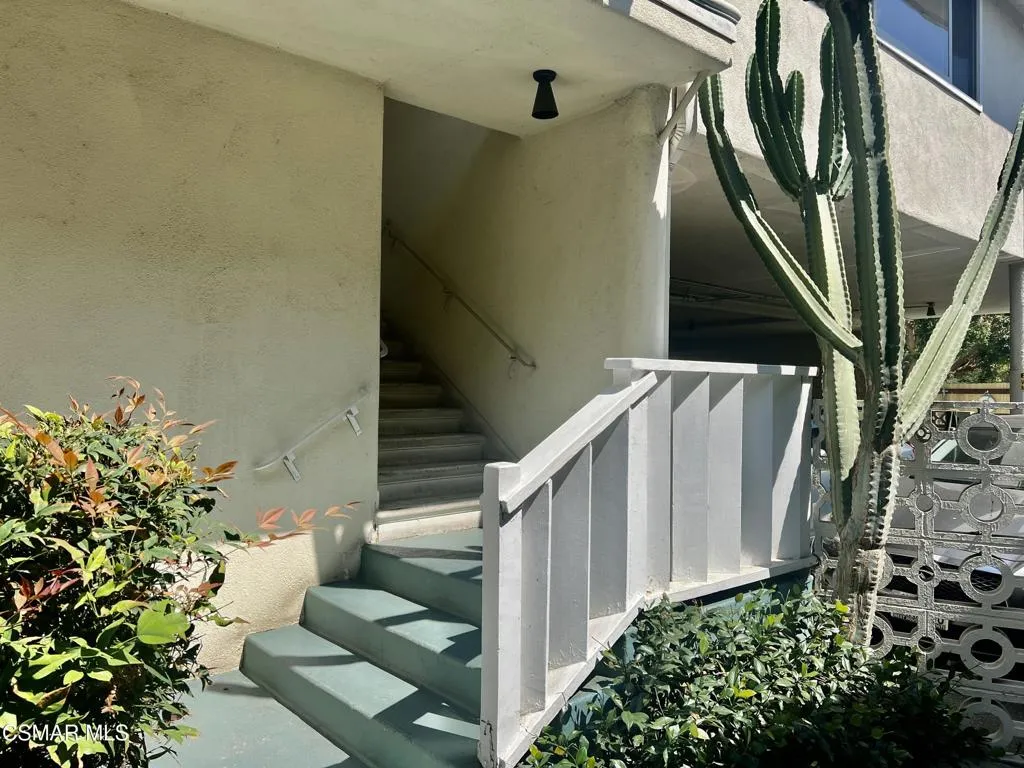 1542 Riverside Drive G, Glendale, California 91201 home-pic-30